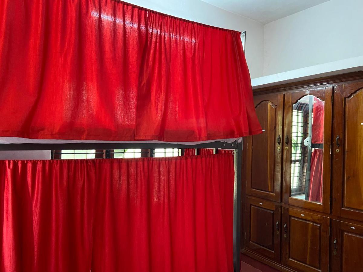 Hostelexp, Varkala - A Beach Town Hostel Екстер'єр фото